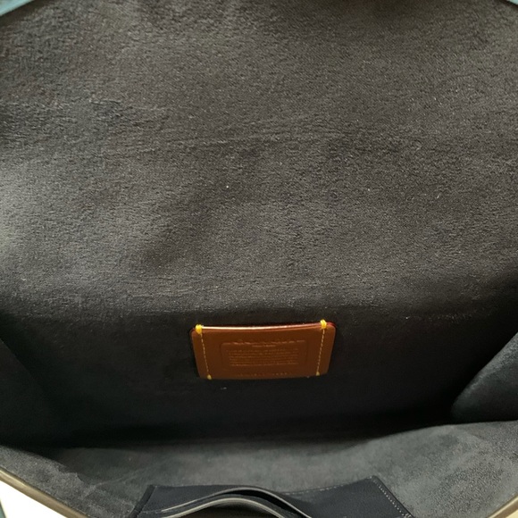 Glovetan Courier Satchel/Crossbody & Wristlet - Picture 7 of 8